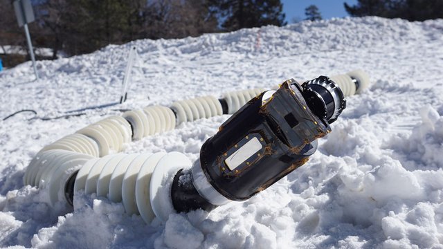 A version of JPL’s EELS robot raises its sensor head during a field test in the snow at a ski resort in the San Bernardino Mountains of Southern California in February 2023.