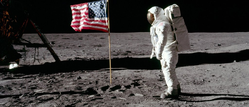洋書 Apollo: Expeditions to the Moon Apollo Expeditions to the Moon: The NASA History (Dover