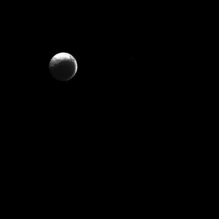その他 moon Saturn's Two-Face Moon | NASA Jet Propulsion Laboratory (JPL)